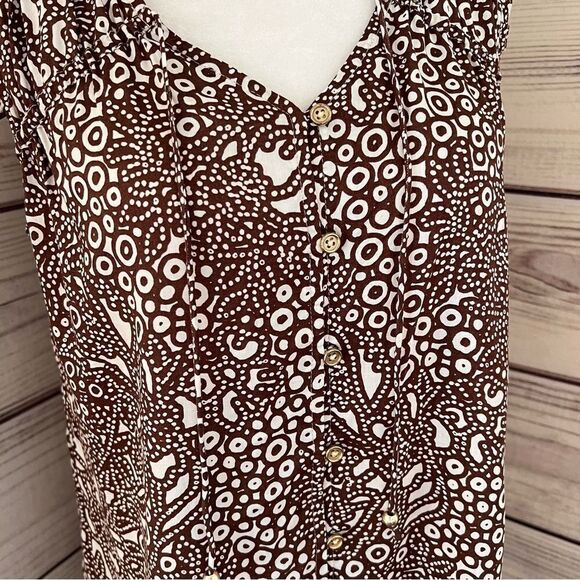 IZod Brown & White Dot Patterned Sleeveless Blouse - Picture 2 of 7